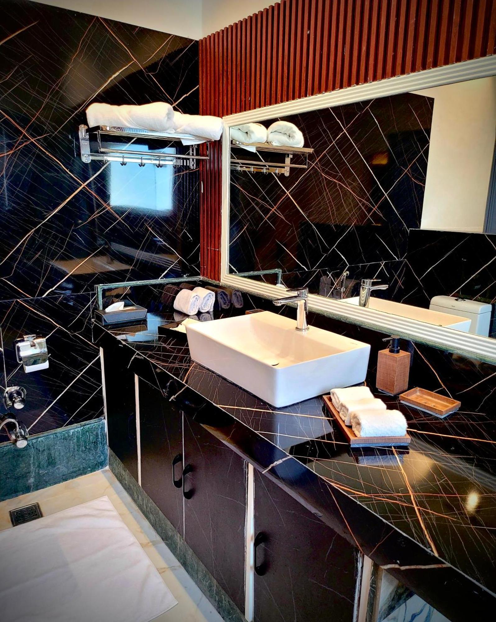 Victorian Elegance Luxury Stays Amritsar Eksteriør billede